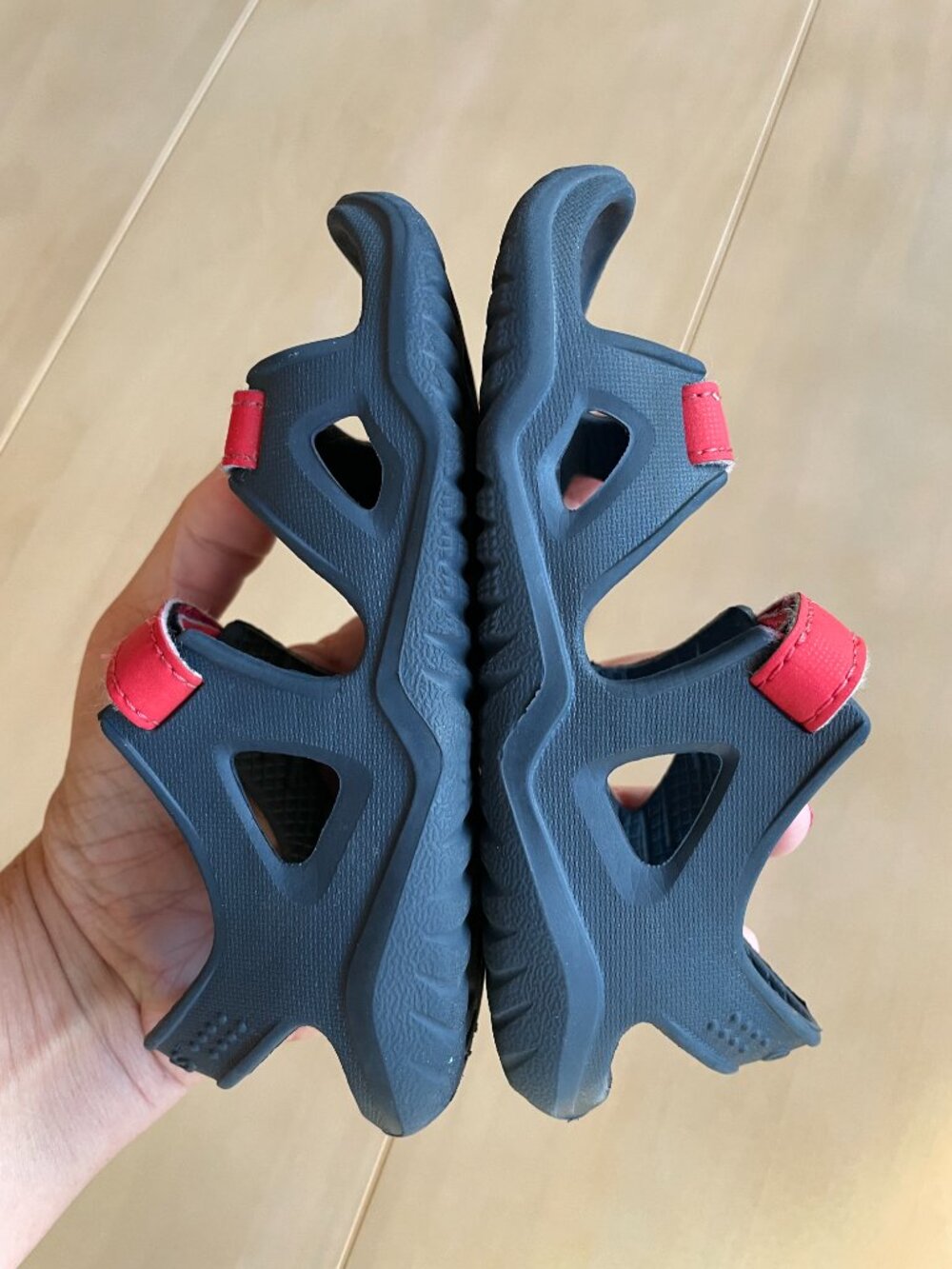 Entire Closet $5! Crocs Toddler Kids Swiftwater Sandals, Blue Red - Size 9 - Picture 7 of 10